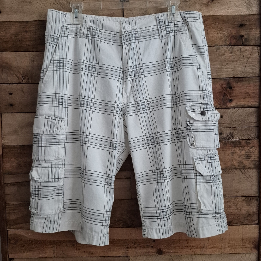 Plugg Cargo Shorts White and Gray Plaid Knee-Length
